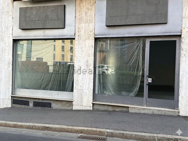 locale commerciale in vendita a Cantù
