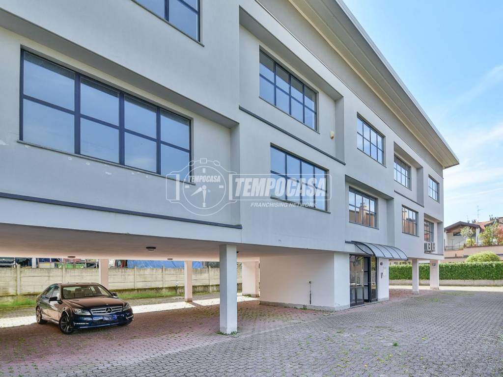 locale commerciale in vendita a Cantù