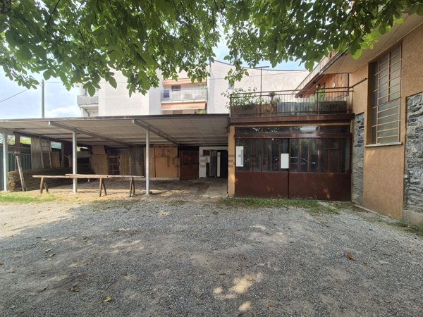 locale commerciale in vendita a Cantù in zona Vighizzolo