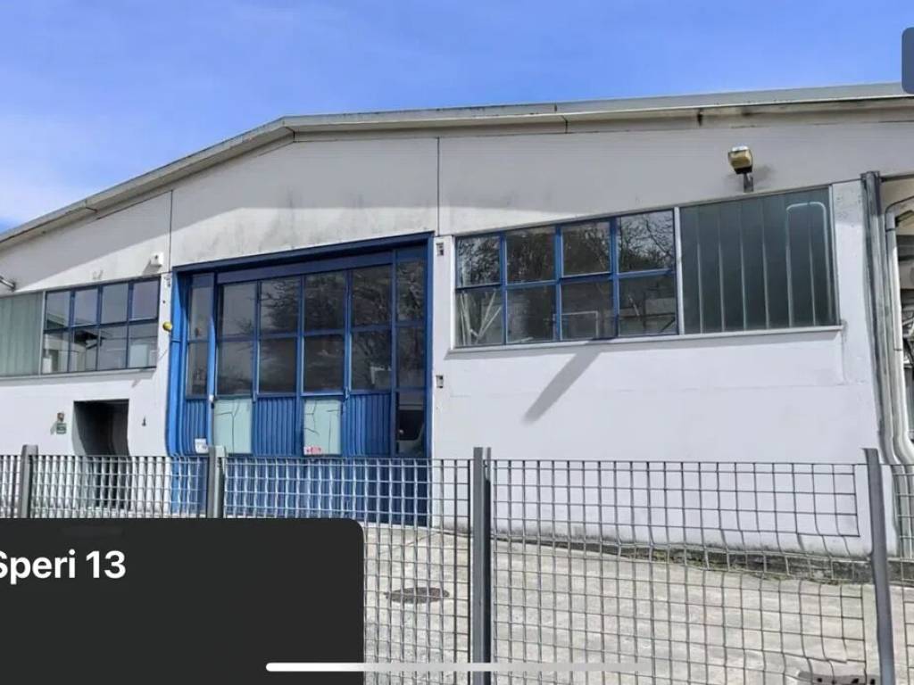 locale commerciale in vendita a Cantù