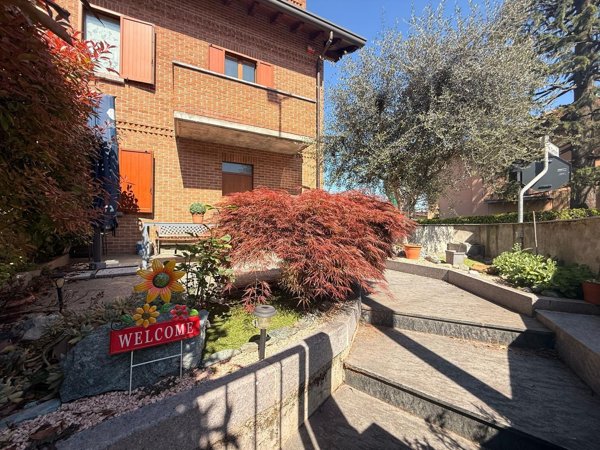 casa indipendente in vendita a Cantù in zona Vighizzolo