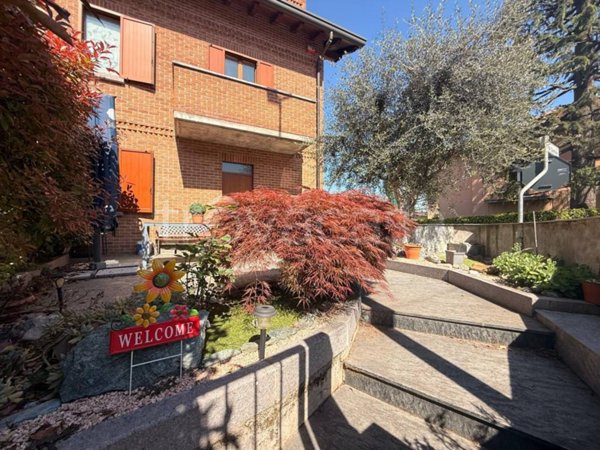 casa indipendente in vendita a Cantù in zona Vighizzolo