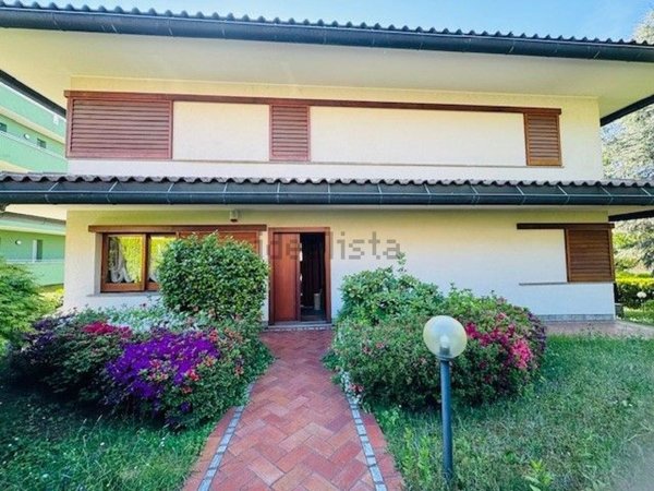 casa indipendente in vendita a Cantù