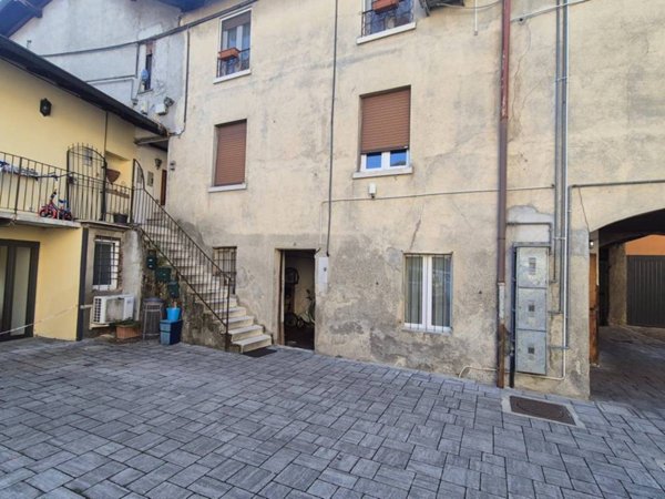 locale commerciale in vendita a Cantù in zona Vighizzolo