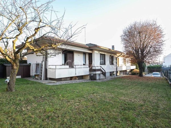 casa indipendente in vendita a Cantù