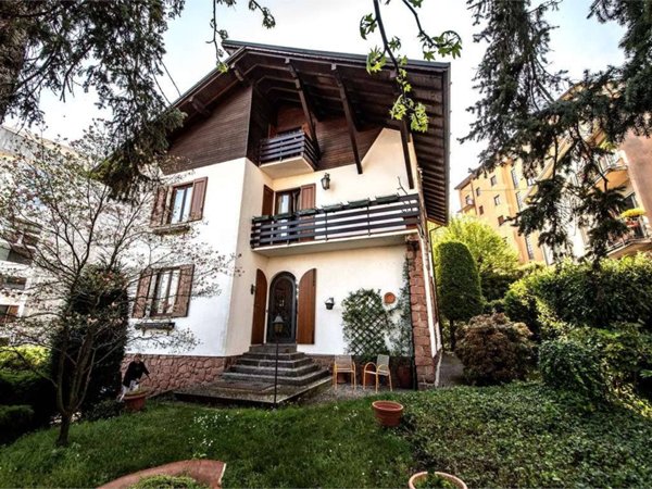 casa indipendente in vendita a Cantù