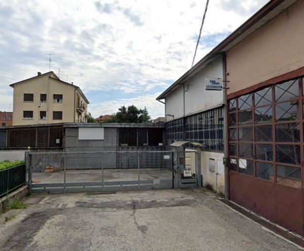 locale di sgombero in vendita a Cantù