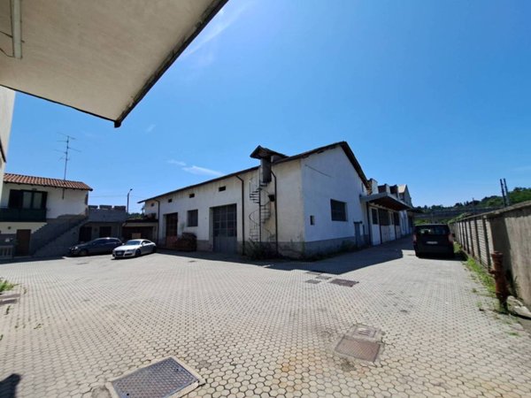 locale commerciale in vendita a Cantù in zona Cantù Asnago