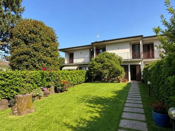 casa indipendente in vendita a Cantù