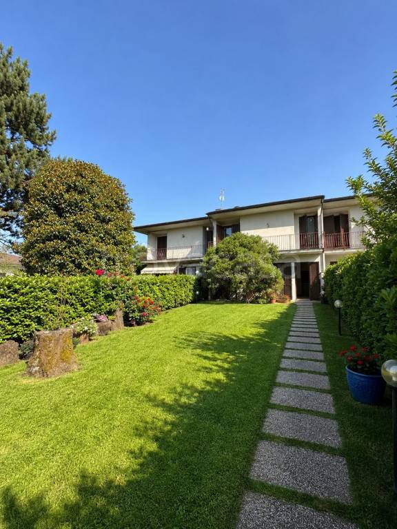 casa indipendente in vendita a Cantù