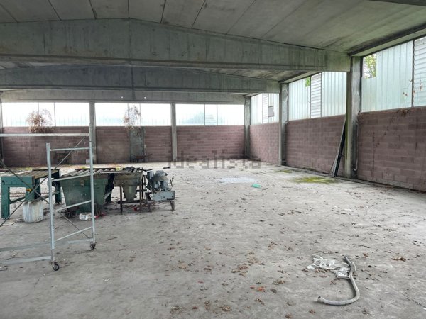 casale in vendita a Cantù in zona Cascina Amata