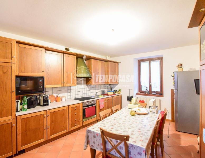casa indipendente in vendita a Cantù in zona Cascina Amata