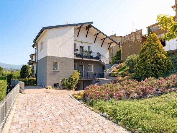 casa indipendente in vendita a Cantù