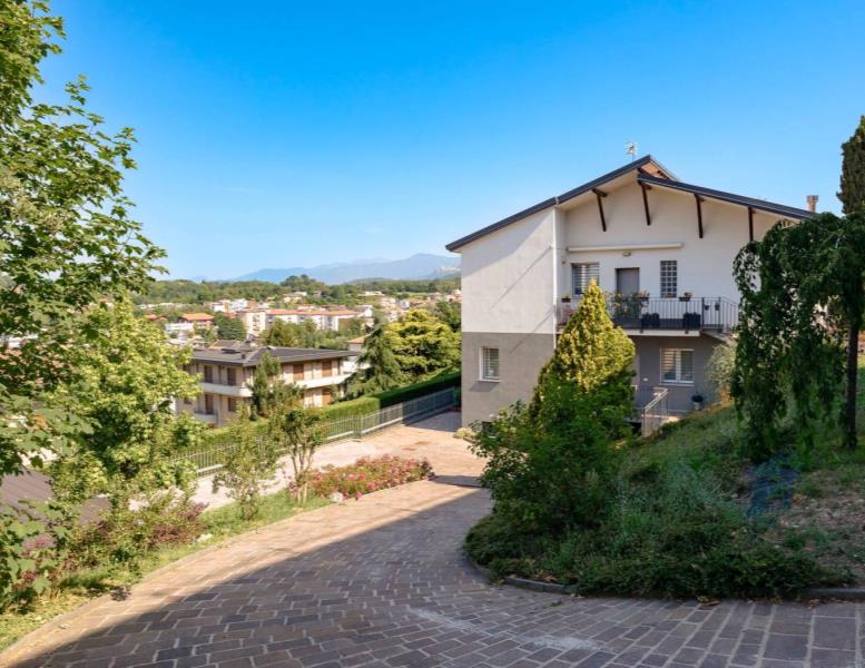 casa indipendente in vendita a Cantù