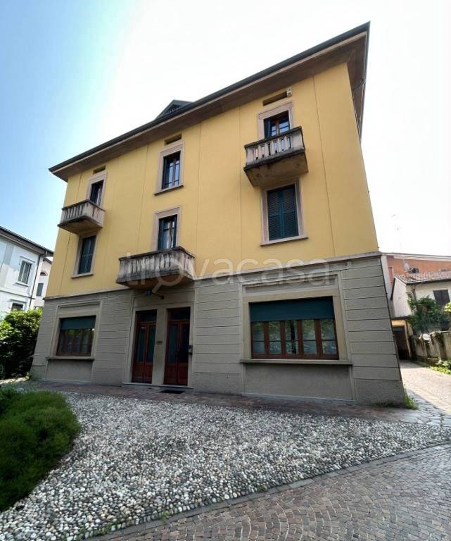 casa indipendente in vendita a Cantù
