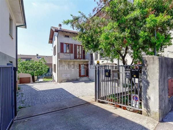 casa semindipendente in vendita a Cantù in zona Vighizzolo