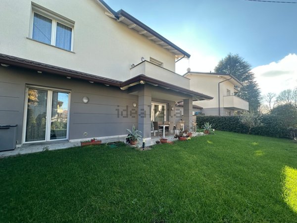 casa indipendente in vendita a Cantù in zona Vighizzolo