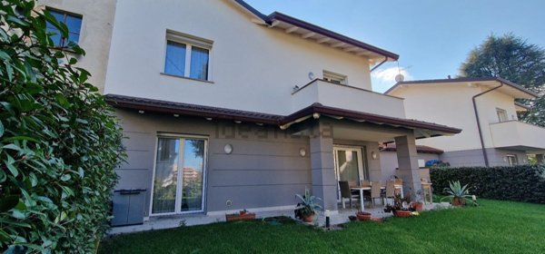 casa indipendente in vendita a Cantù in zona Vighizzolo
