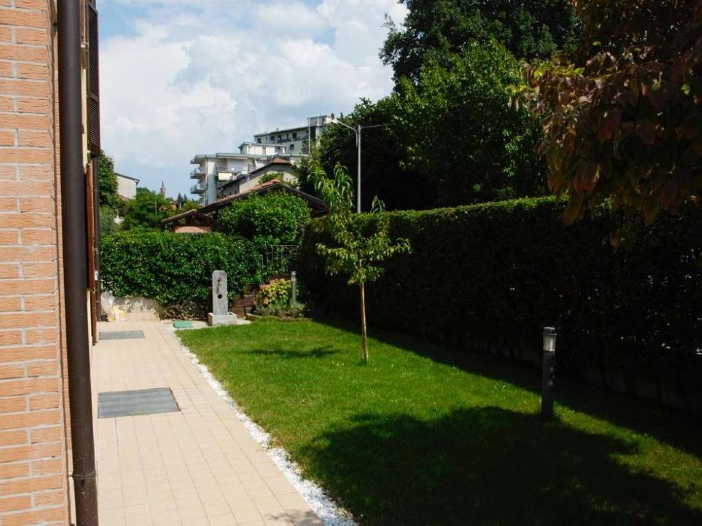 appartamento in vendita a Cantù in zona Fecchio