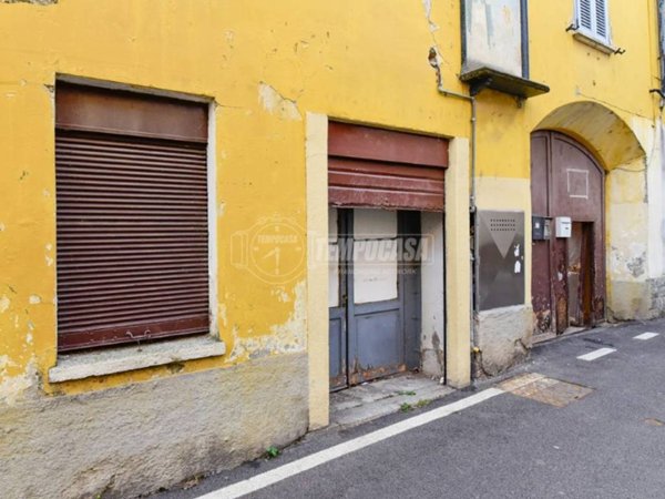 negozio in vendita a Cantù in zona Cascina Amata