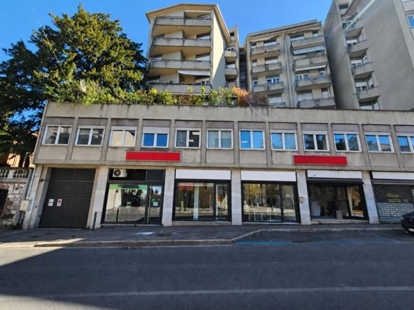 negozio in vendita a Cantù