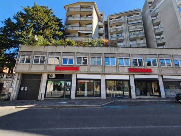 negozio in vendita a Cantù