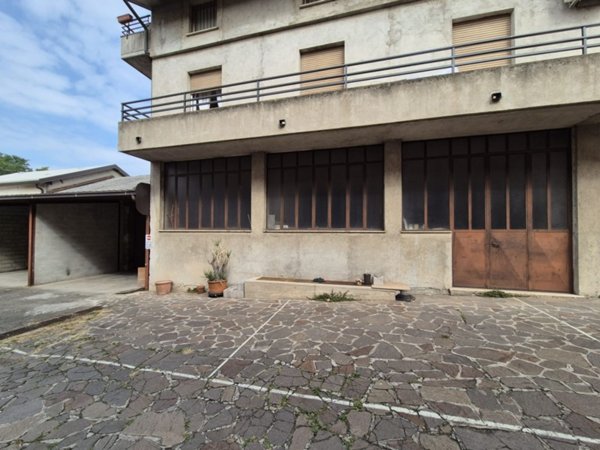 casale in vendita a Cantù in zona Cascina Amata