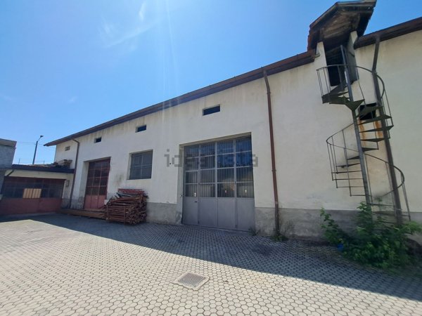 capannone in vendita a Cantù