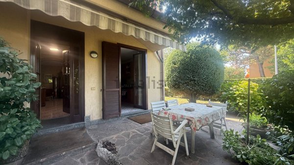 casa indipendente in vendita a Cantù in zona Vighizzolo