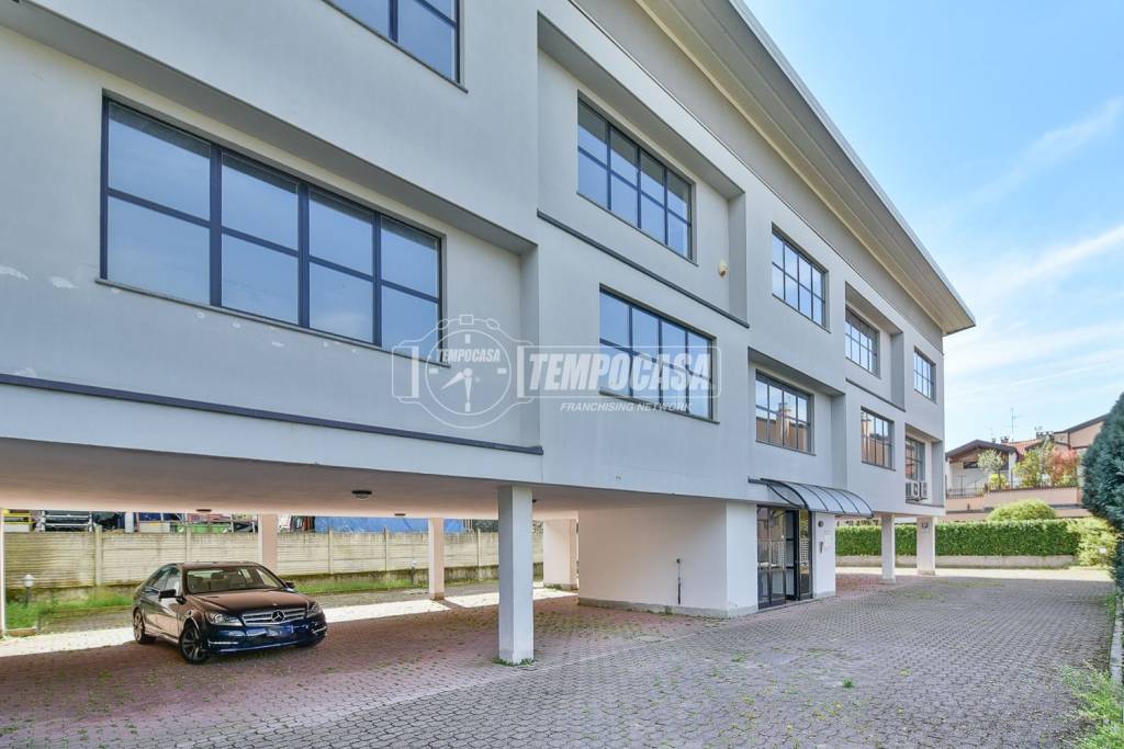 locale di sgombero in vendita a Cantù