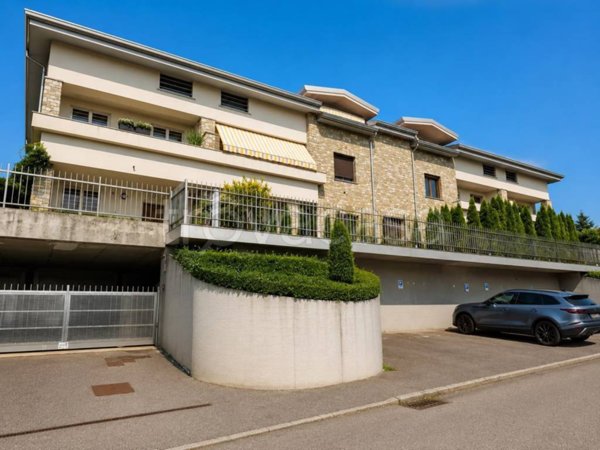appartamento in vendita a Cantù in zona Fecchio