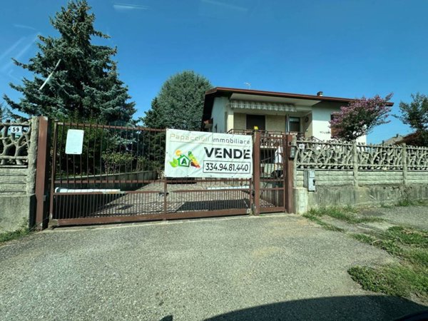 casa indipendente in vendita a Cantù in zona Cascina Amata