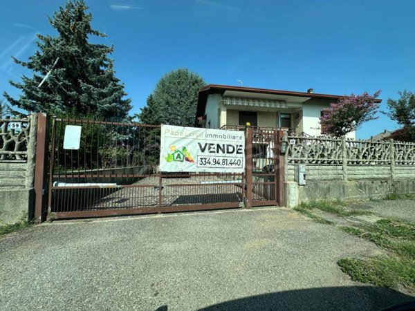 casa indipendente in vendita a Cantù in zona Cascina Amata
