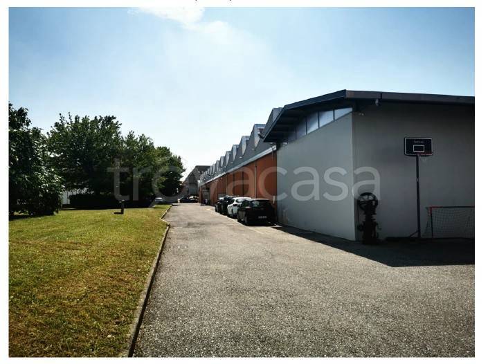 locale commerciale in vendita a Cantù