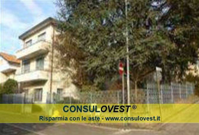 locale commerciale in vendita a Cantù