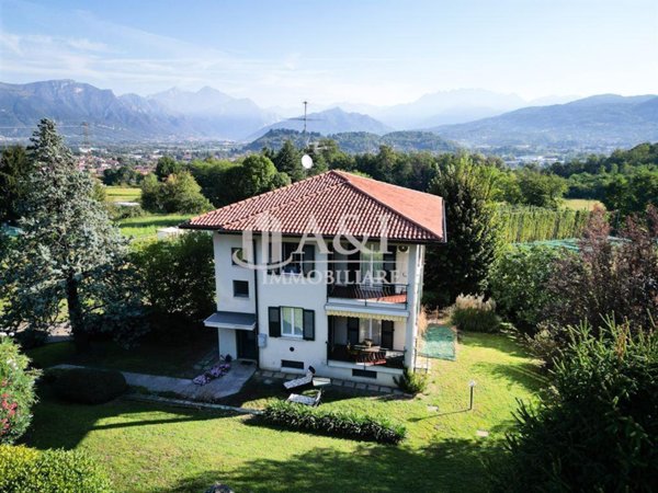 casa indipendente in vendita a Cantù in zona Vighizzolo