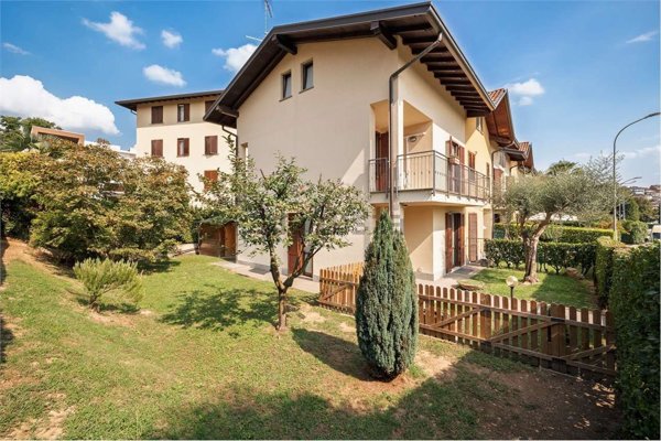 casa indipendente in vendita a Cantù
