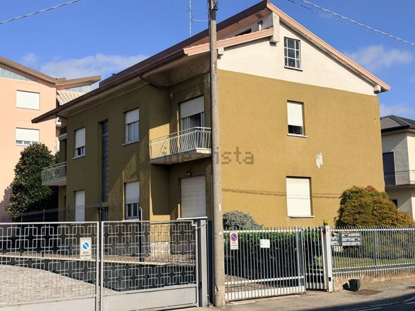 casa indipendente in vendita a Cantù in zona Vighizzolo