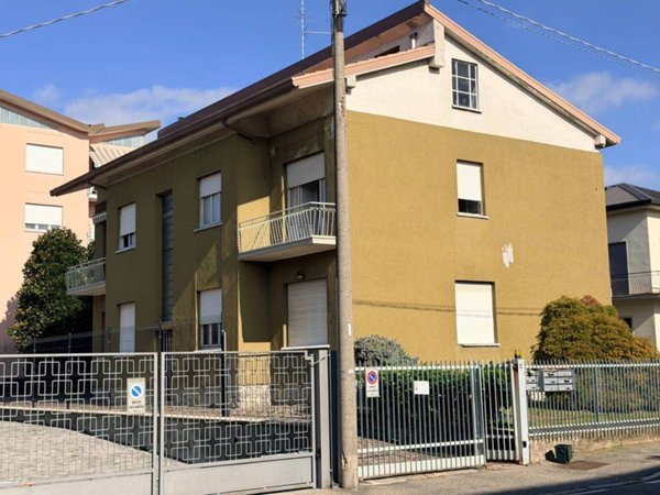 casa indipendente in vendita a Cantù in zona Vighizzolo