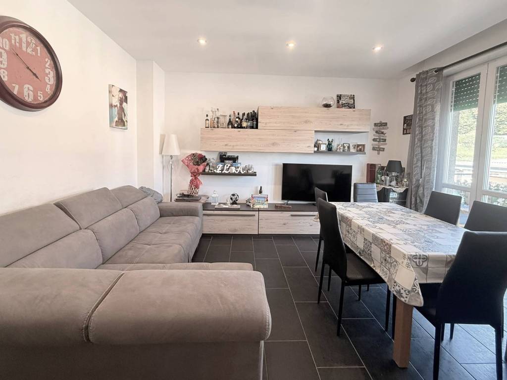 appartamento in vendita a Cantù in zona Fecchio