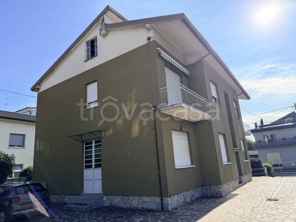 casa indipendente in vendita a Cantù