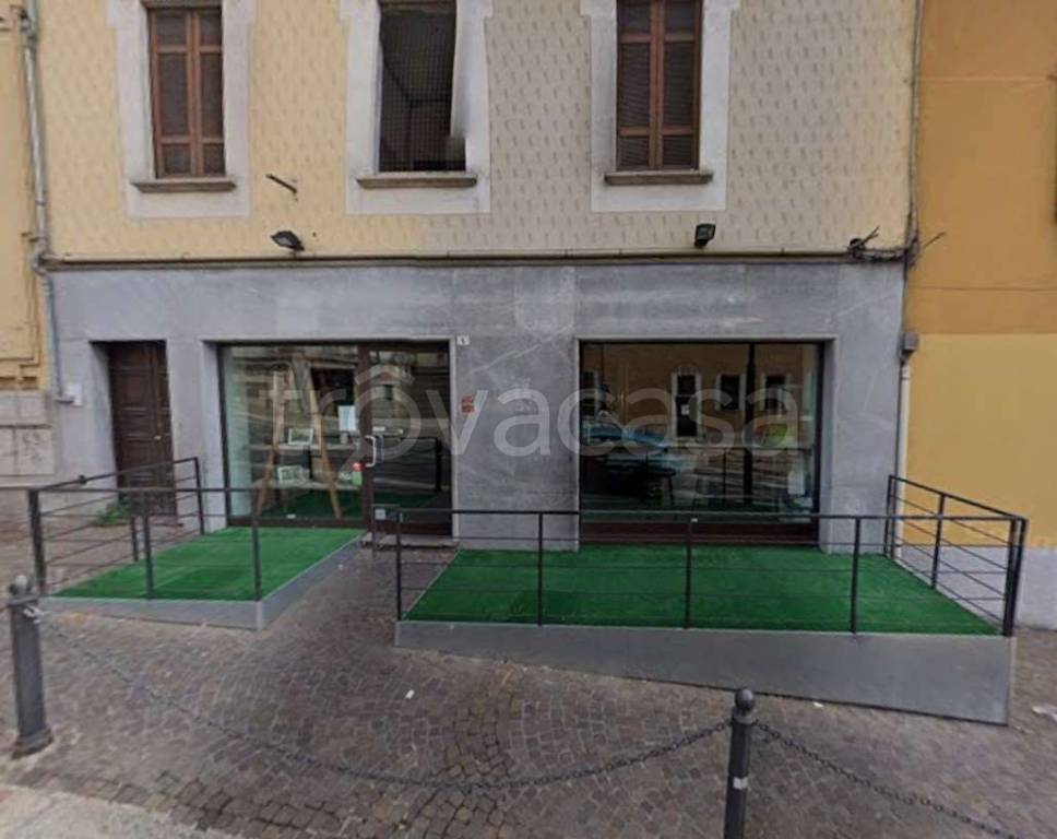 negozio in vendita a Cantù