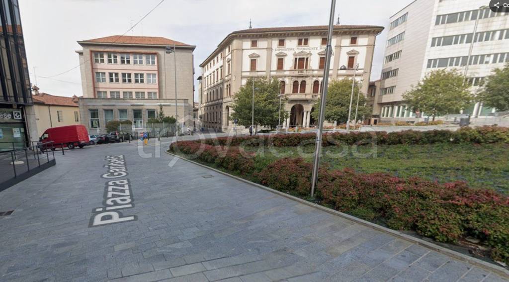 locale commerciale in vendita a Cantù