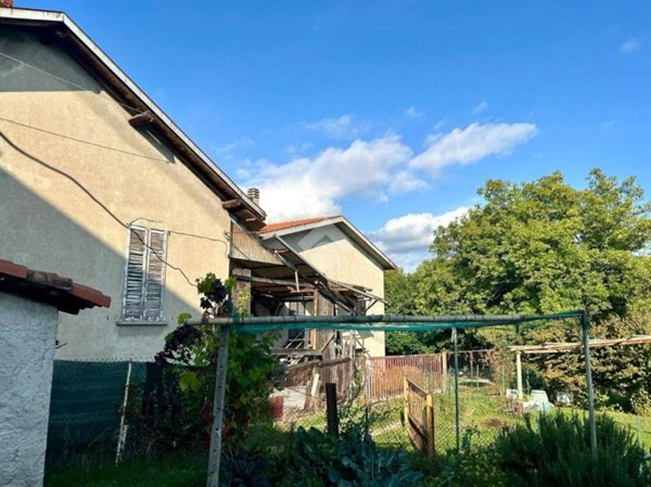 casa indipendente in vendita a Cantù in zona Fecchio