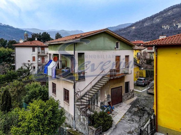 casa indipendente in vendita a Canzo