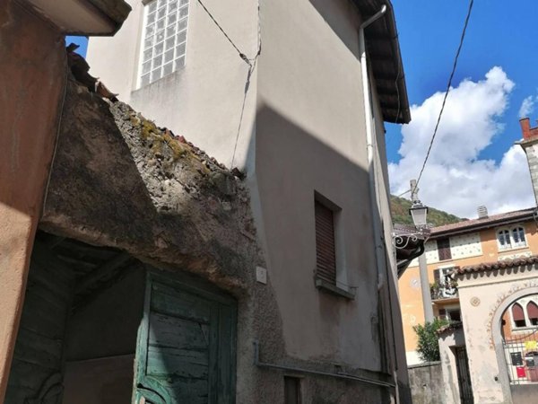 casa indipendente in vendita a Canzo