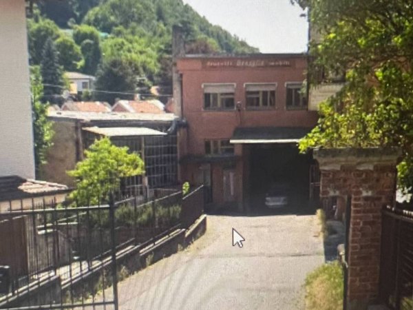 locale commerciale in vendita a Canzo