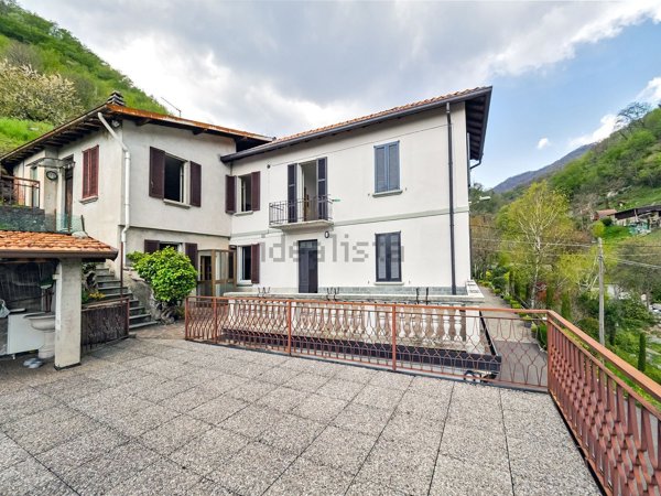 casa indipendente in vendita a Canzo