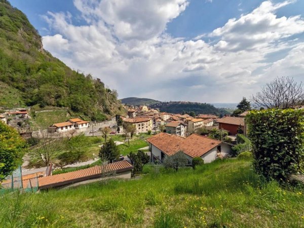 casa indipendente in vendita a Canzo