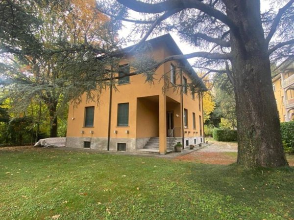 casa indipendente in vendita a Canzo
